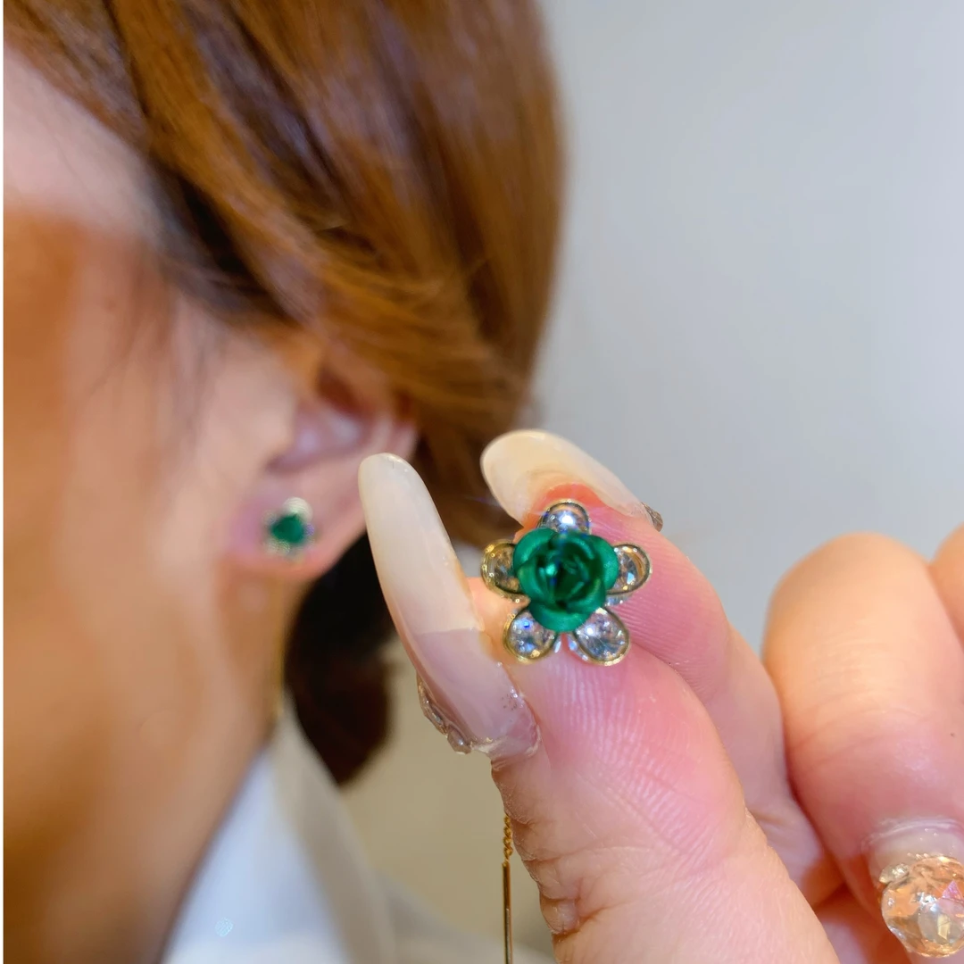 铜合金合成锆立体复古花朵耳线