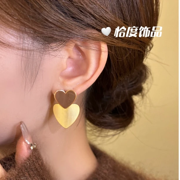 秋冬简约轻奢拼色美拉德爱心拉丝耳钉