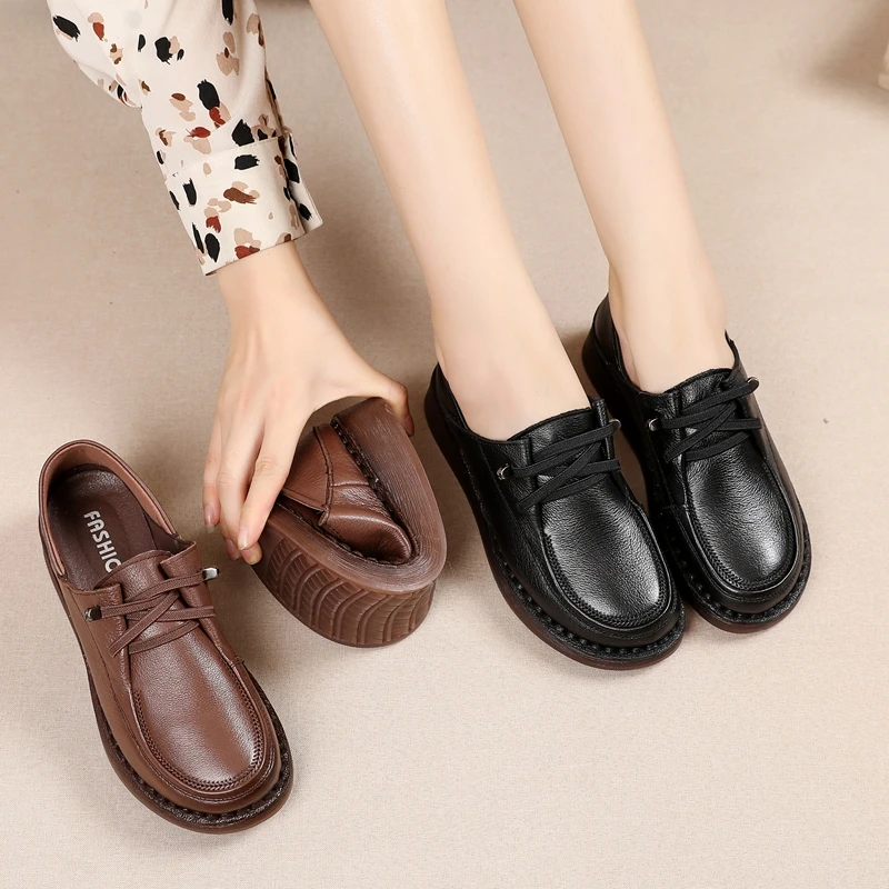 春秋大码防滑软面妈妈鞋舒适百搭圆头女鞋休闲中老年皮鞋厚底单鞋