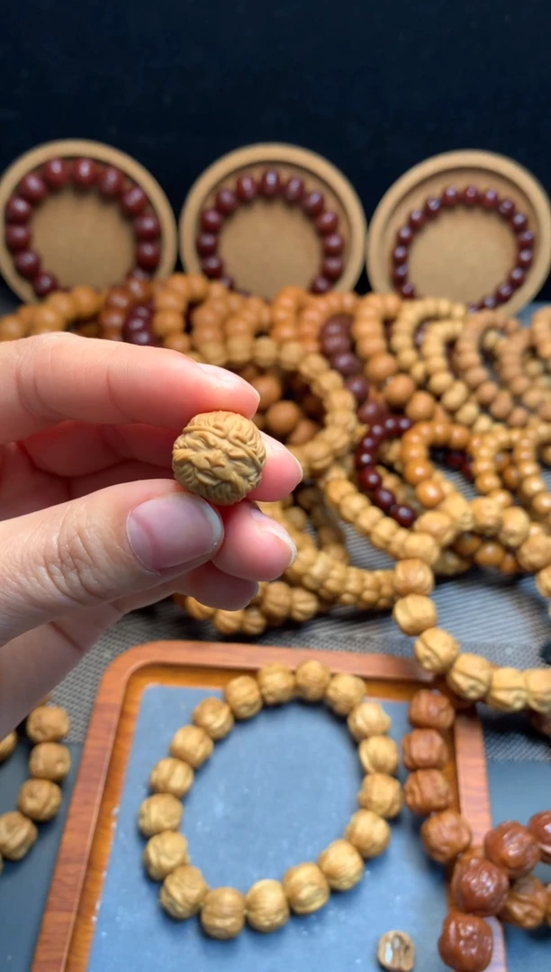 【闪购商品】文玩核桃手串1516