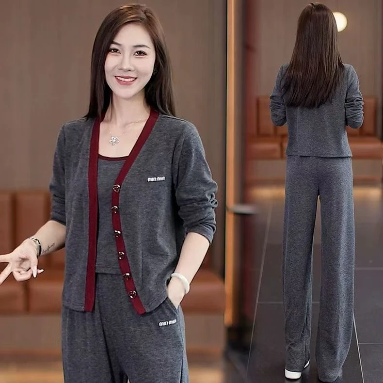 200斤胖mm休闲套装女士春秋加大码宽松遮肚子妈妈装运动服三件套