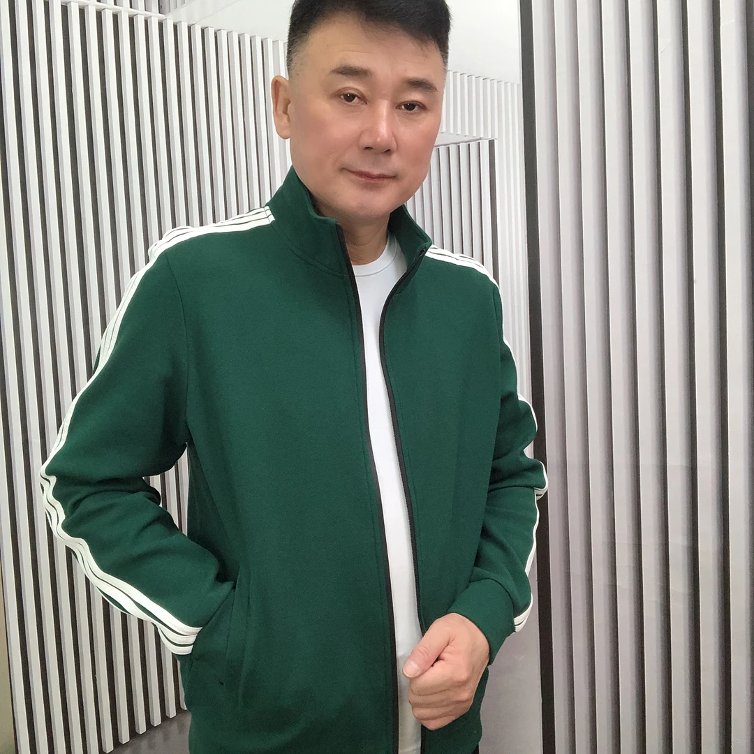 220（肖）秋季新款户外运动休闲时尚卫衣