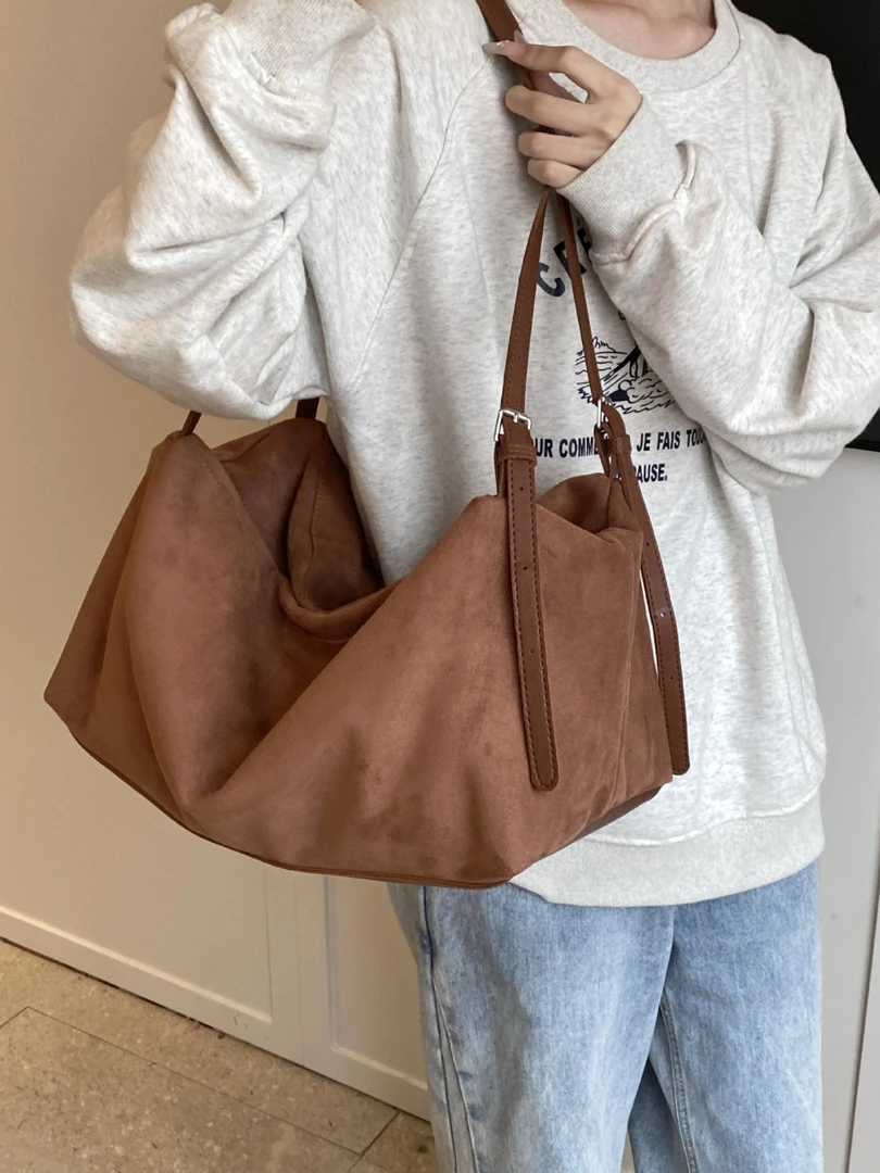 2024时尚超级大包旅行枕头包单肩斜挎韩系，男女均可两用