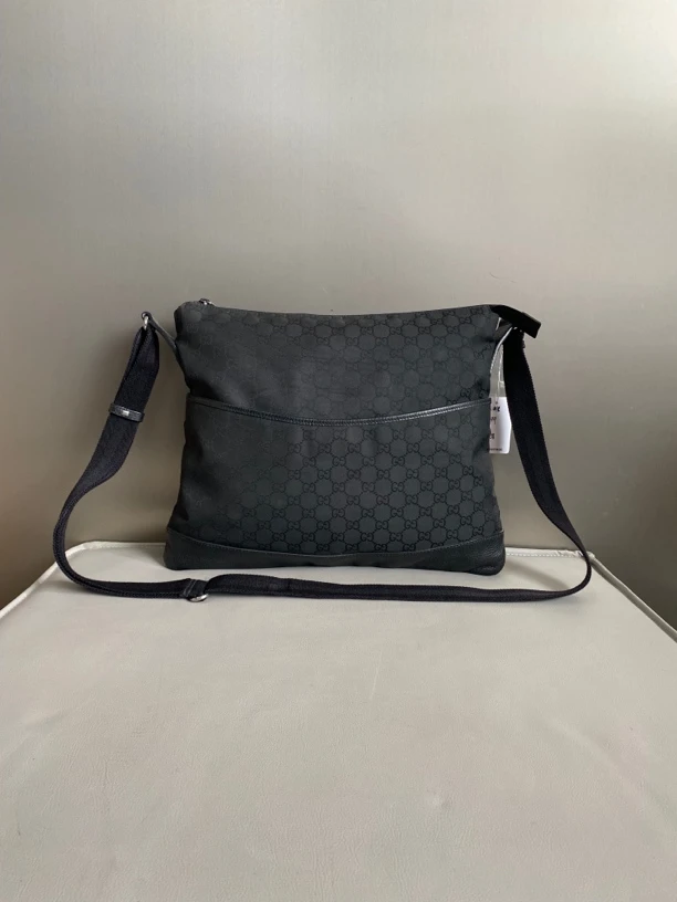 95新 GUCCI/古驰 尼龙双Ｇ印花邮差包斜挎包单肩包zp035