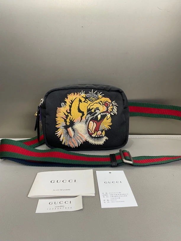 95新 GUCCI/古驰 黑色帆布虎头拉链胸包腰包zp021