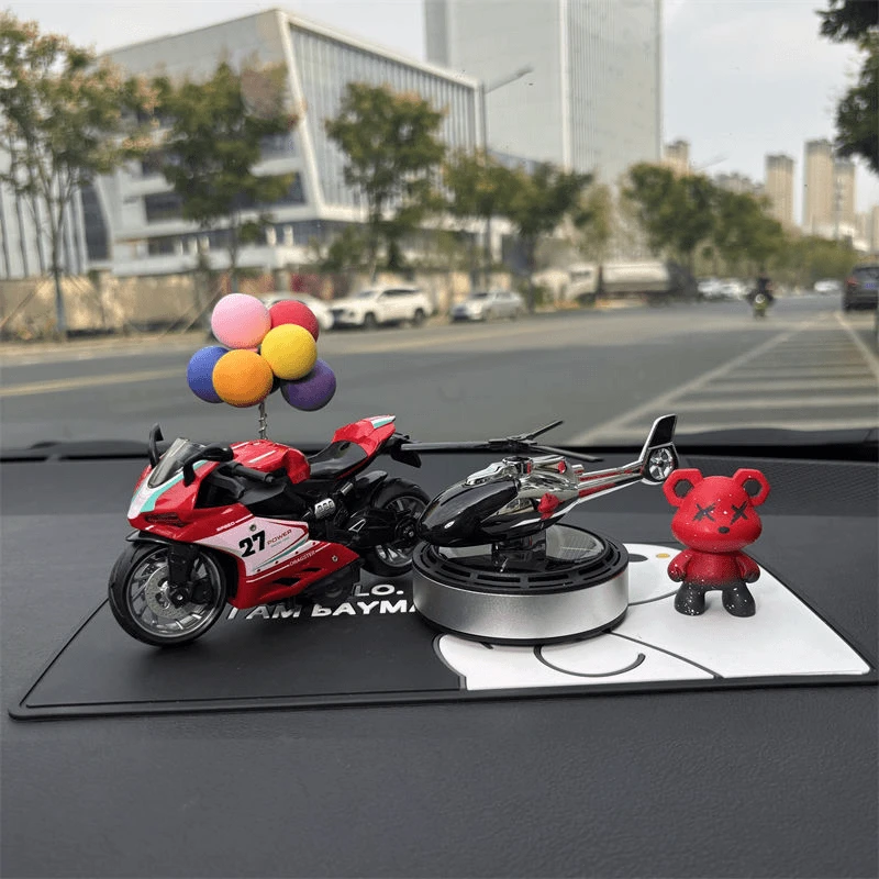 汽车摆件香薰2025太阳能新款车载装饰中控台车内饰品车上用品