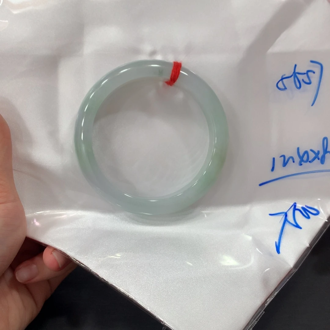 翡翠手镯未镶嵌手镯