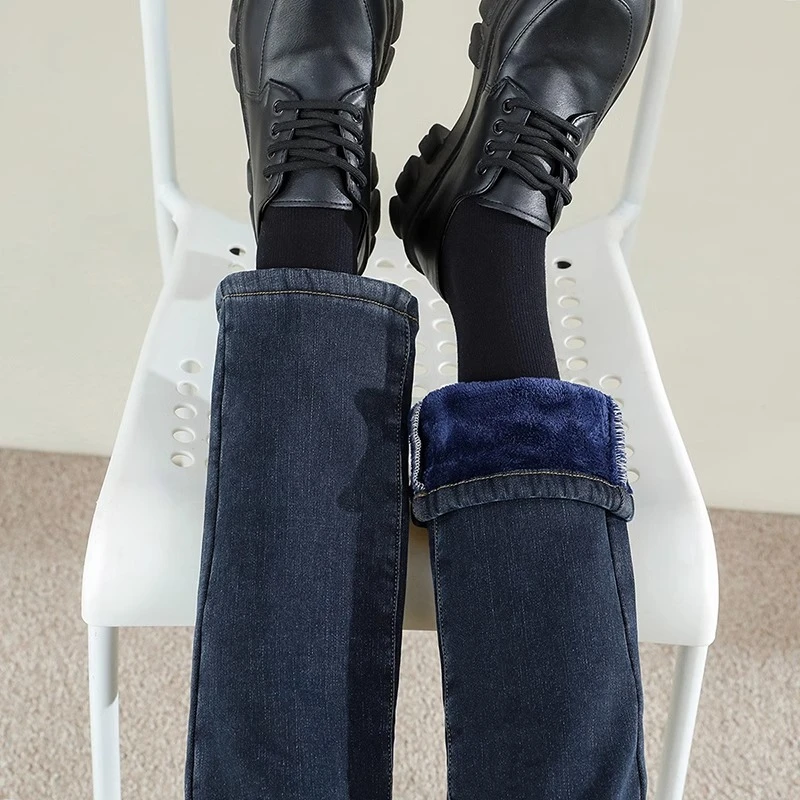 孕妇裤子秋冬外穿加绒加厚小直筒牛仔裤宽松显瘦小个子保暖烟管裤