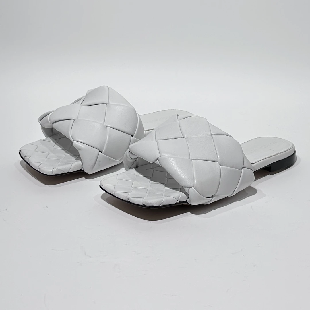 99新 BOTTEGA VENETA/葆蝶家 35码 白色时尚编织拖鞋/ML0842