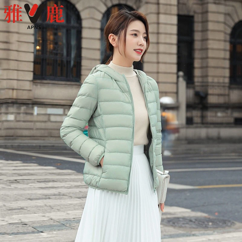 雅鹿短款羽绒服女款连帽轻薄款时尚休闲轻便秋冬季轻薄款羽绒服女