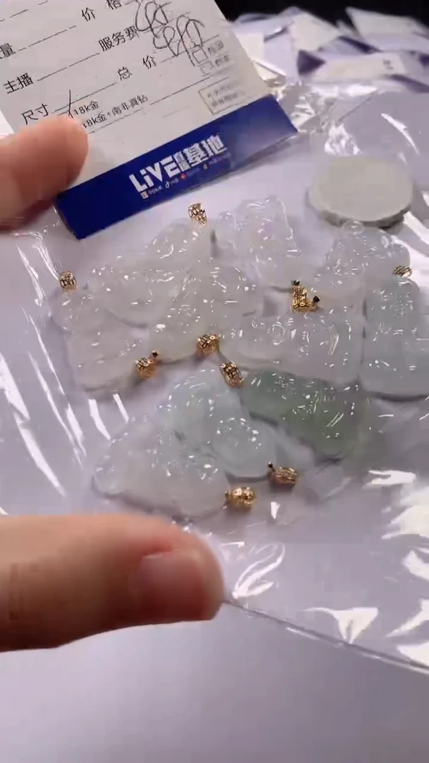 【闪购商品】翡翠颈饰18K金镶嵌多样性发货，发一件