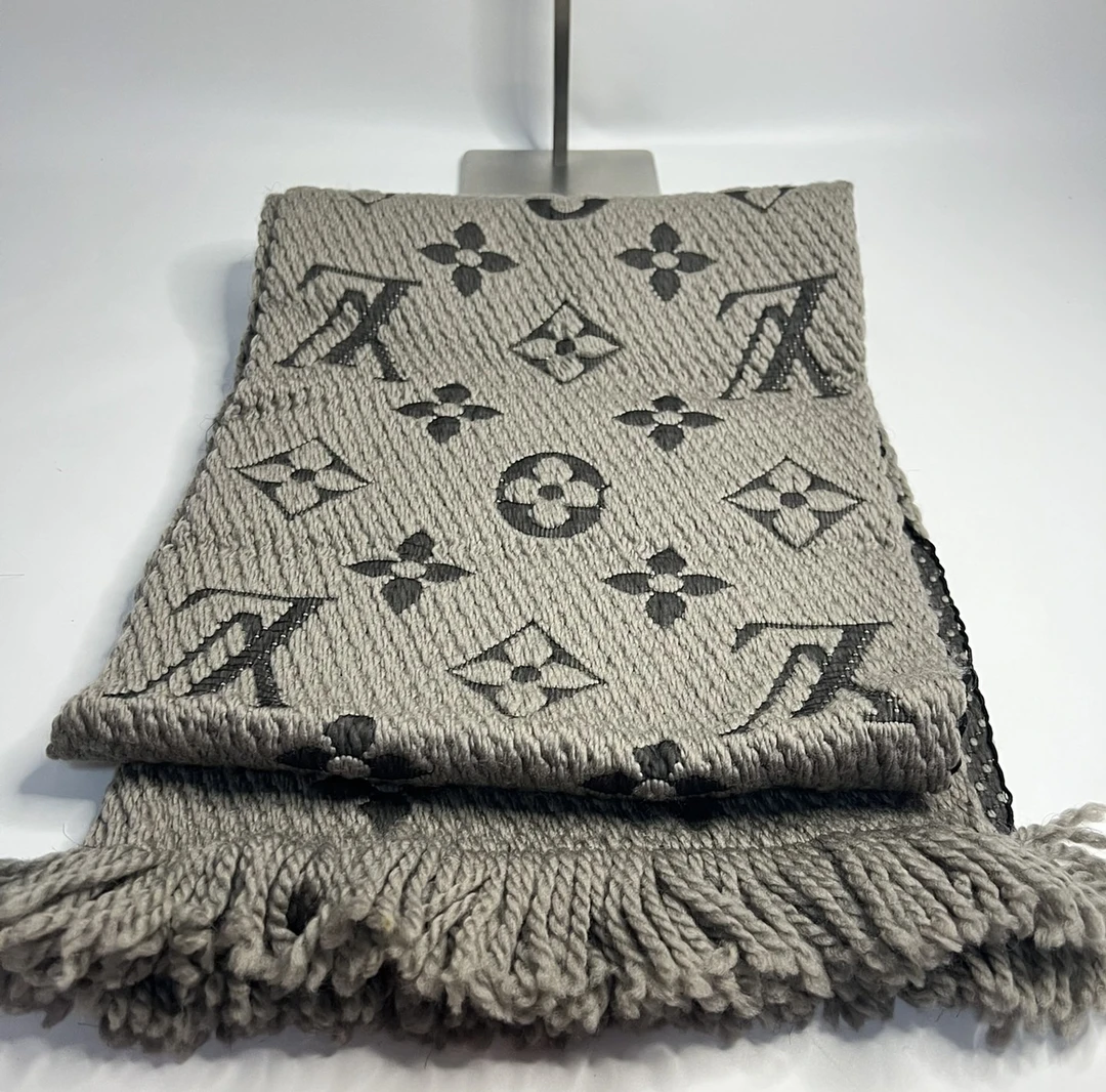 路易威登深灰色围巾/E00031