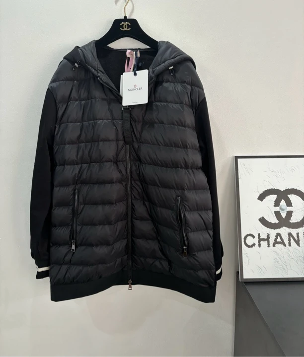 MONCLER黑色羽绒服/L/肩50/胸110/长77/B00549