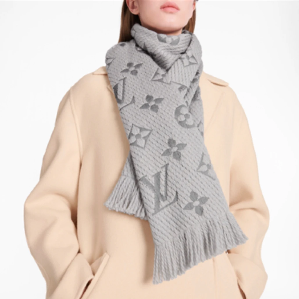 99新 LouisVuitton/路易威登 路易威登 满印印花围巾灰色/A02169