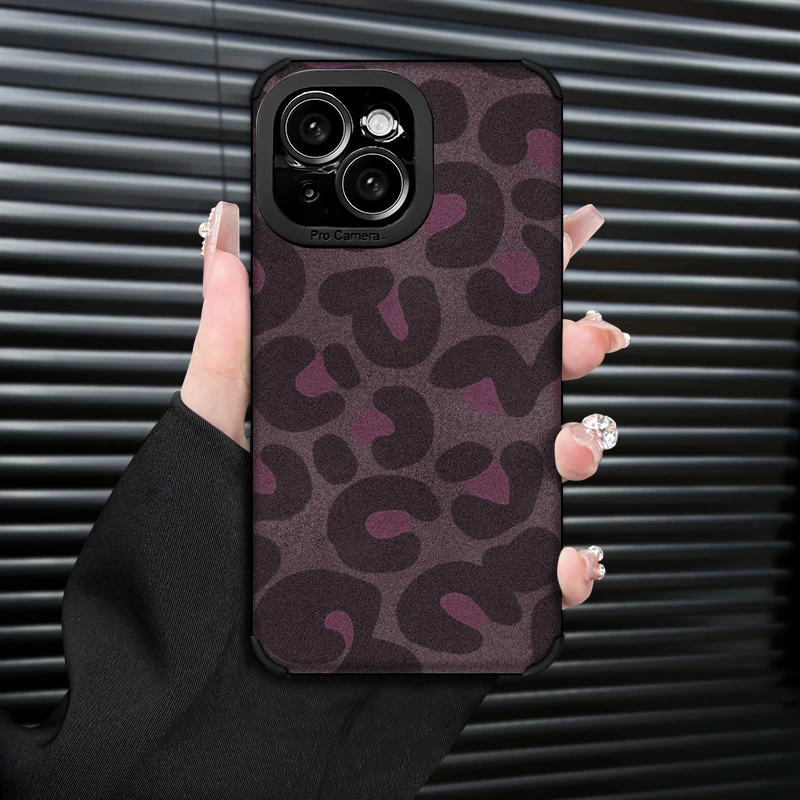 蓝粉豹纹适用苹果16气质手机壳翻毛皮手链15/14新款复古皮质防摔