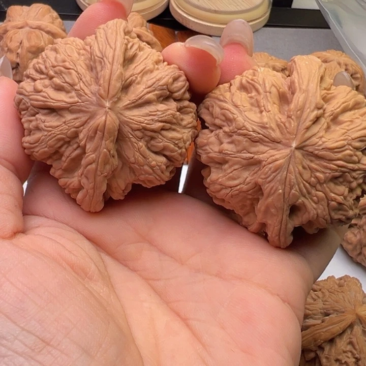 文玩核桃把件粗筋49
