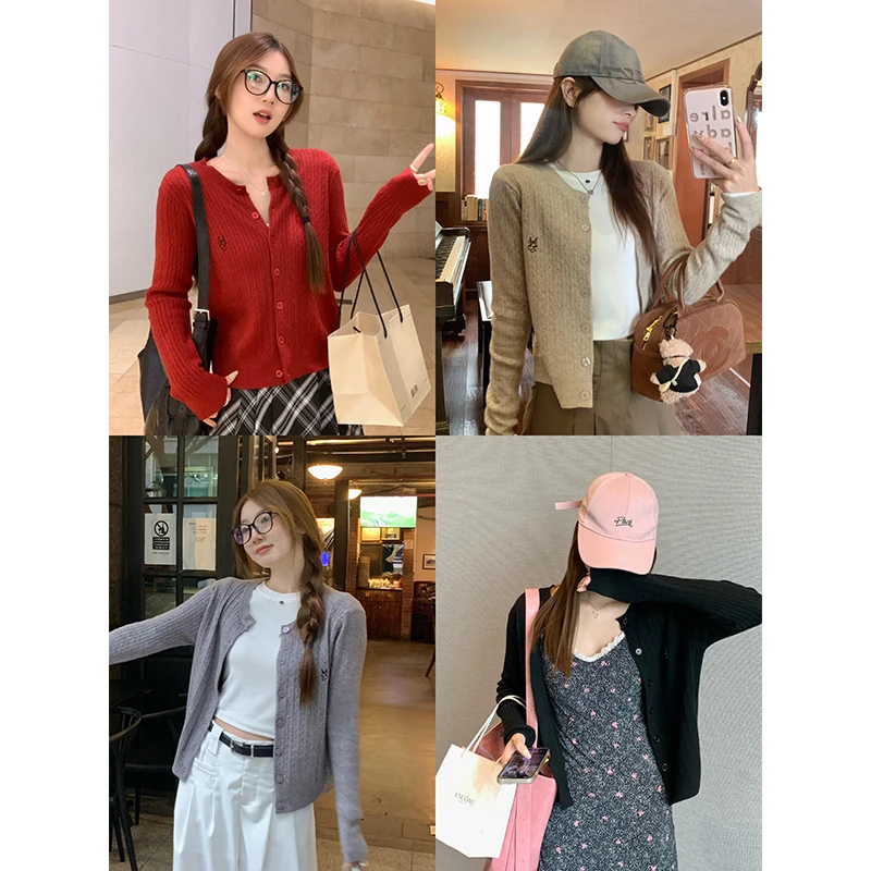 乌77韩系字母刺绣圆领绞花毛衣开衫女宽松显瘦单排扣针织上衣秋季