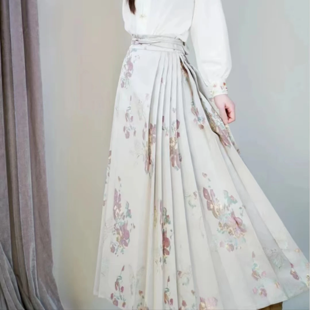 《蝴蝶图》2024曹县马面裙新款蝴蝶新中式满织金马面裙汉元素秋冬款