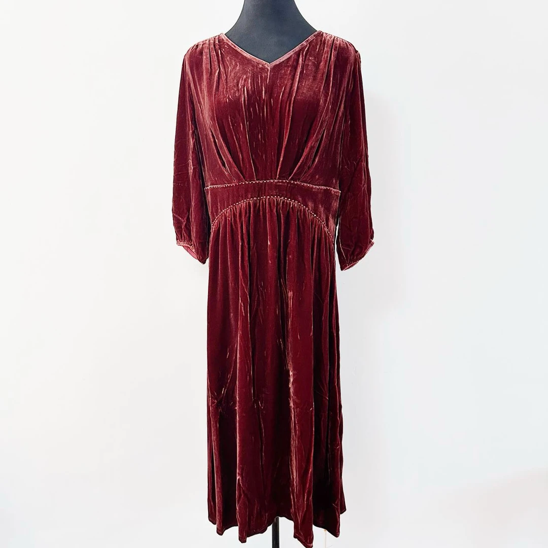 显瘦时尚减龄桑蚕丝植绒V领立体裁剪钉珠修身款气质长裙轻奢优雅