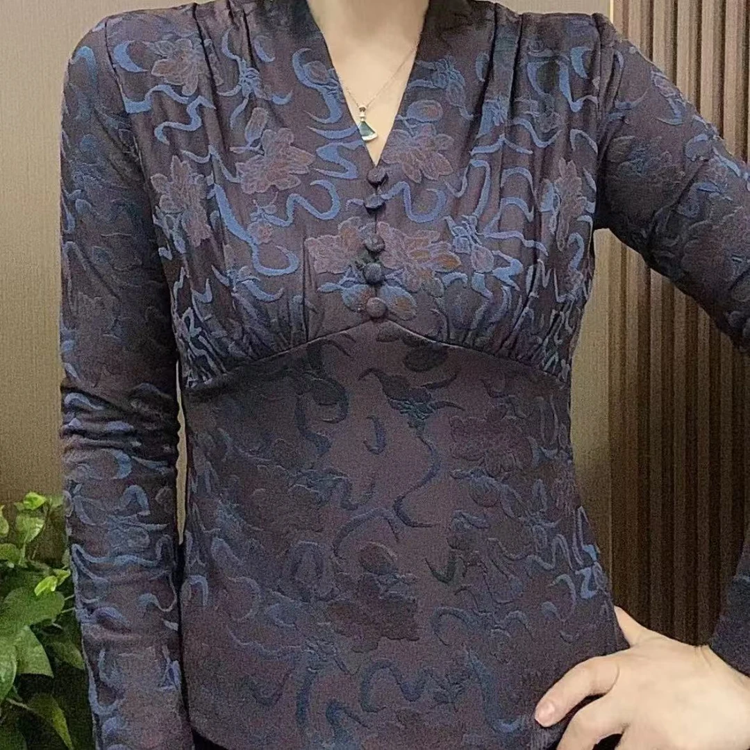 秋冬新款V领百搭长袖打底衫显瘦遮肉气质女士上衣洋气减龄小衫