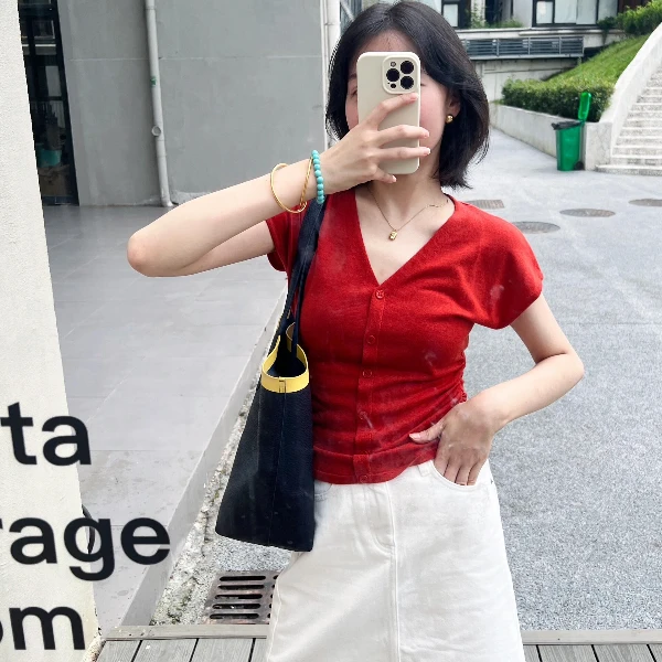 2024夏季新款款V领针织衫女夏季修身显瘦白色a字半身裙两件套装