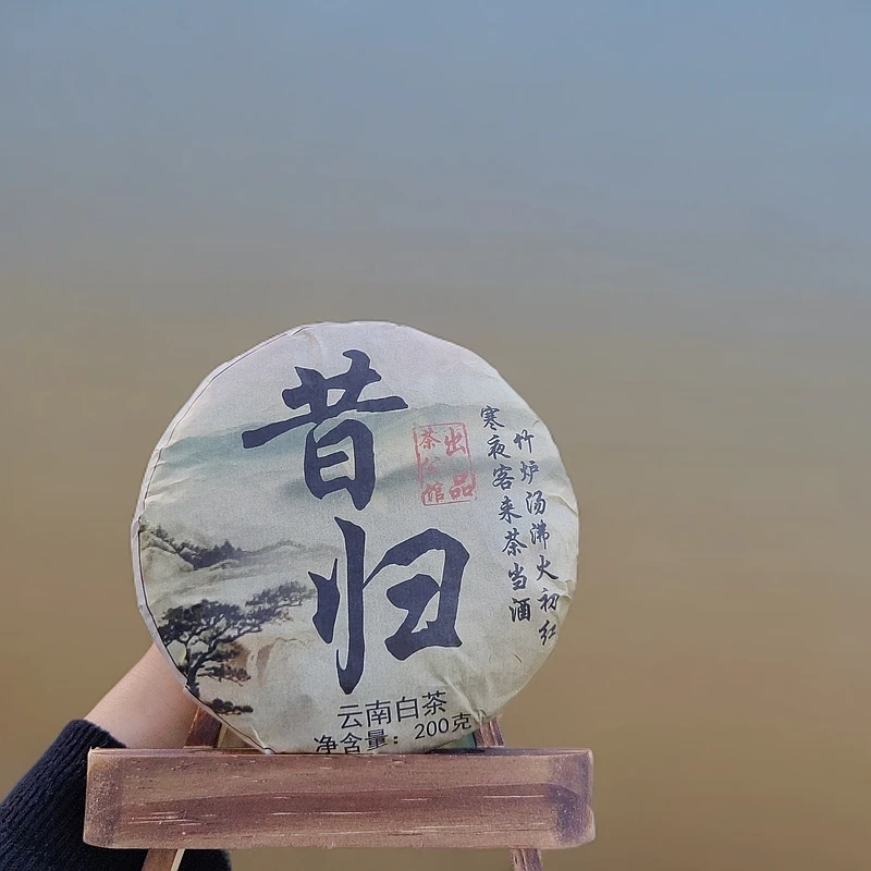 《茶公馆》源头茶厂：云南临沧：昔归山200/克饼：茶味足带兰花香