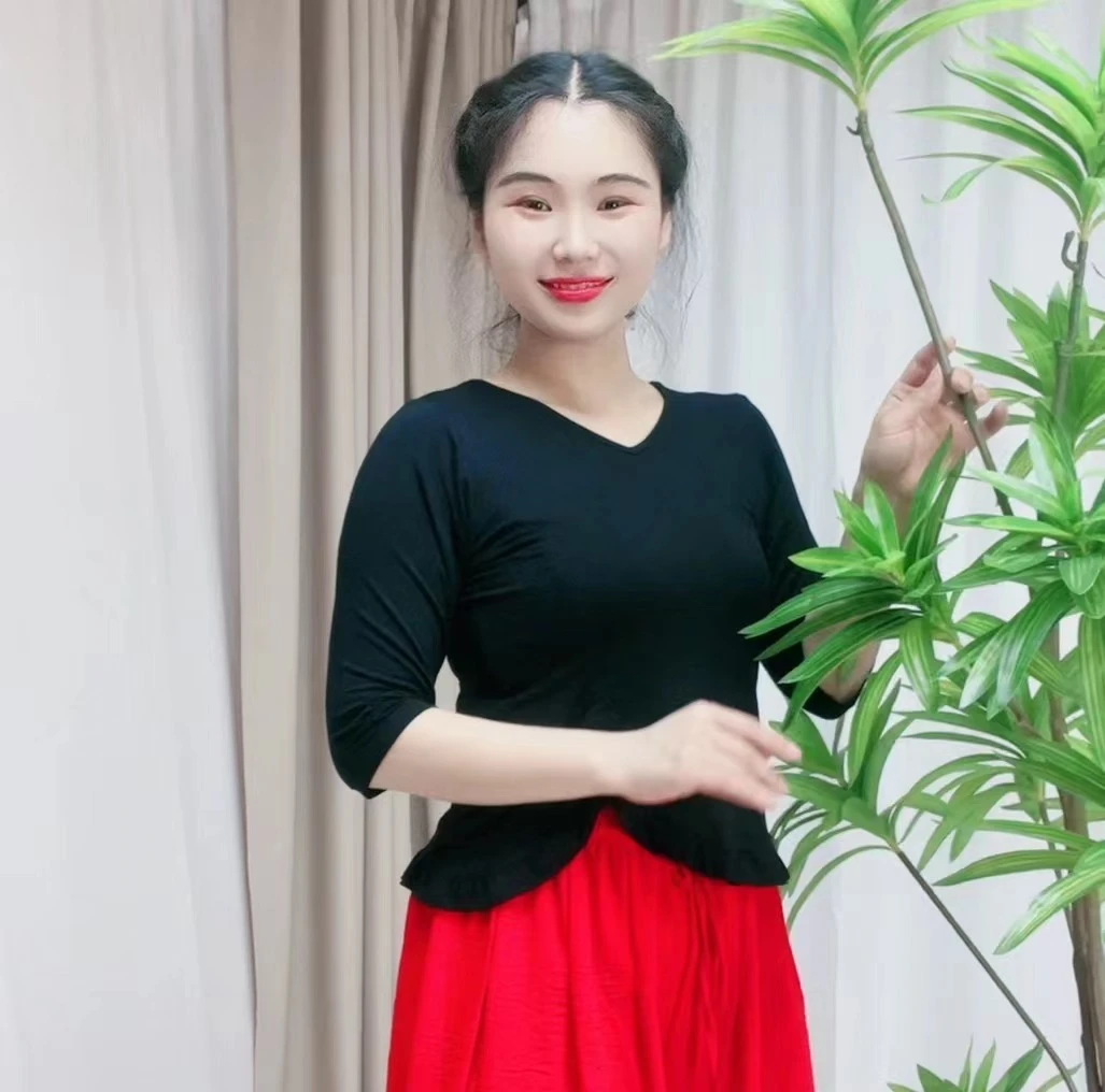 新款广场舞练功服莫代尔上衣修身百搭气质