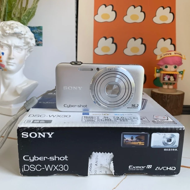 99新 Sony/索尼 WX30 银色带原盒1620w像素5倍变焦触摸屏高清质感