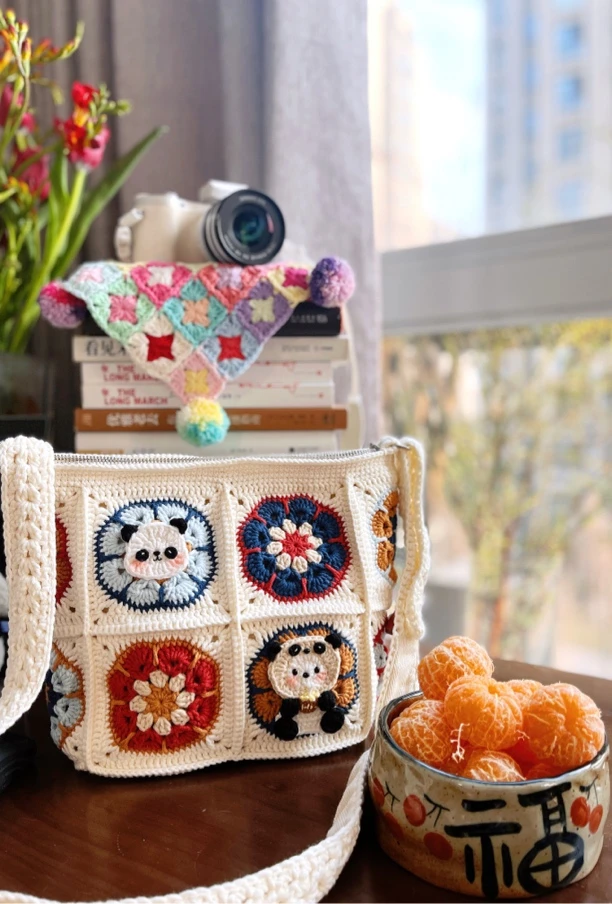 斜挎一款 12安帆布内衬 拉链包口设计 26*28尺寸 熊猫挂件另外拍