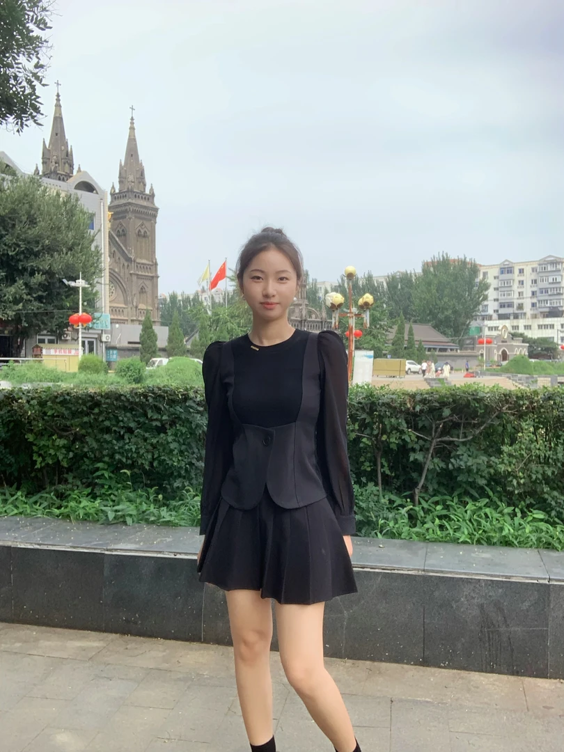 衬衫上衣早秋长袖显瘦气质法式收腰黑色时尚泡泡袖设计感修身