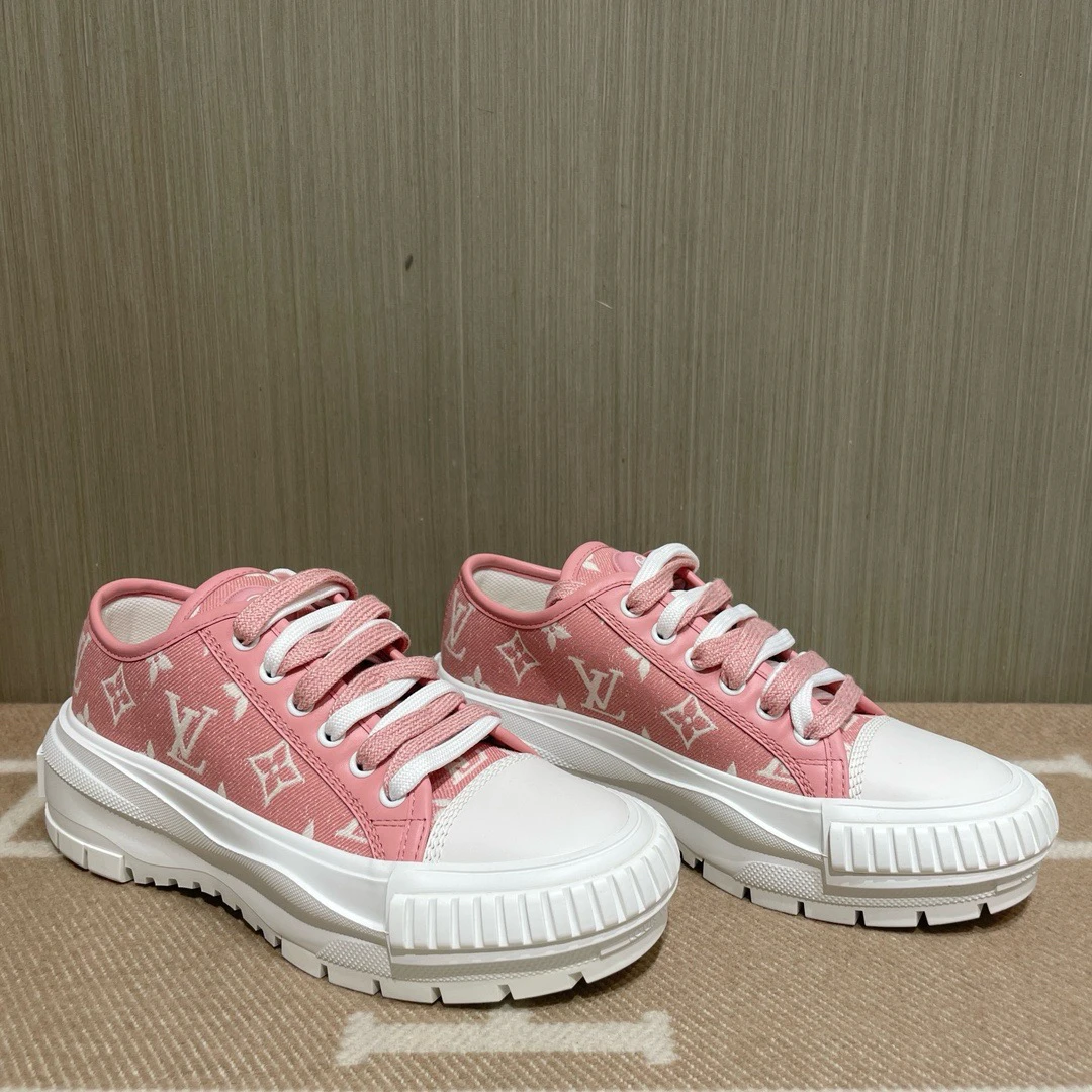 全新未使用 LouisVuitton/路易威登 女士粉色运动鞋