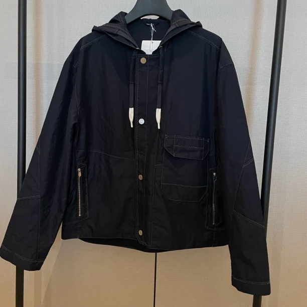 全新未使用 Hermes/爱马仕 黑色短款戴帽拉链外套 706