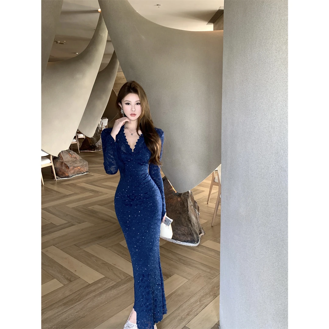 法式轻晚礼服女高级感平时可穿年会V领烫钻长袖蕾丝包臀连衣长裙