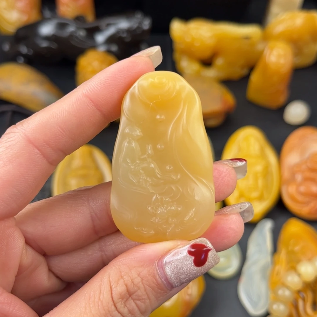 【闪购商品】石英质玉黄蜡石挂件未镶嵌寒*