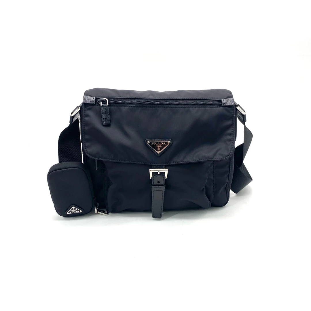 99新 Prada/普拉达 休闲简约黑色尼龙二合一单扣斜挎包 尺寸25/22