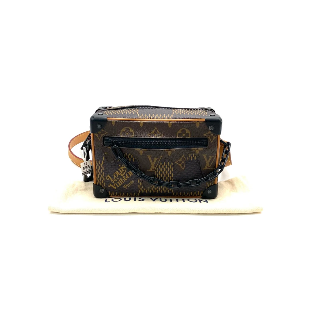 99新 LouisVuitton/路易威登 休闲nigo联名限量款斜挎包  尺18/12