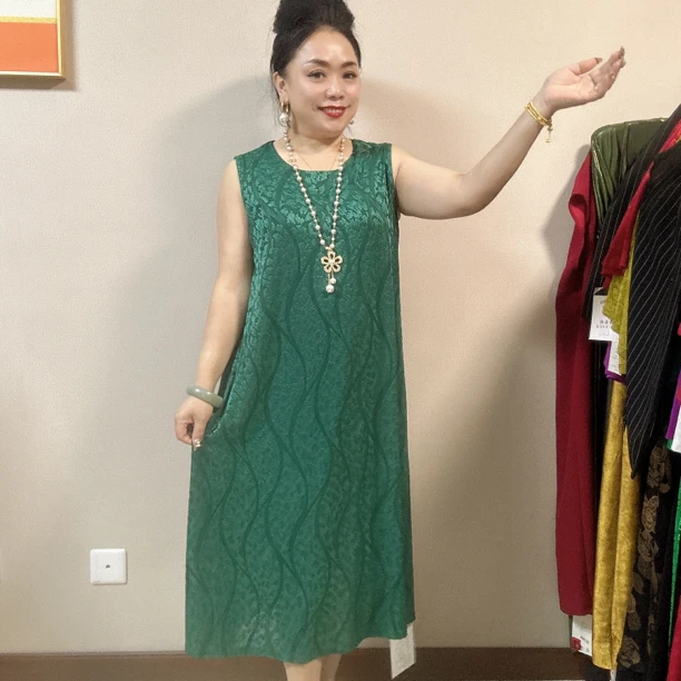 《乐姐》推荐宽松大版背心连衣裙01款，舞