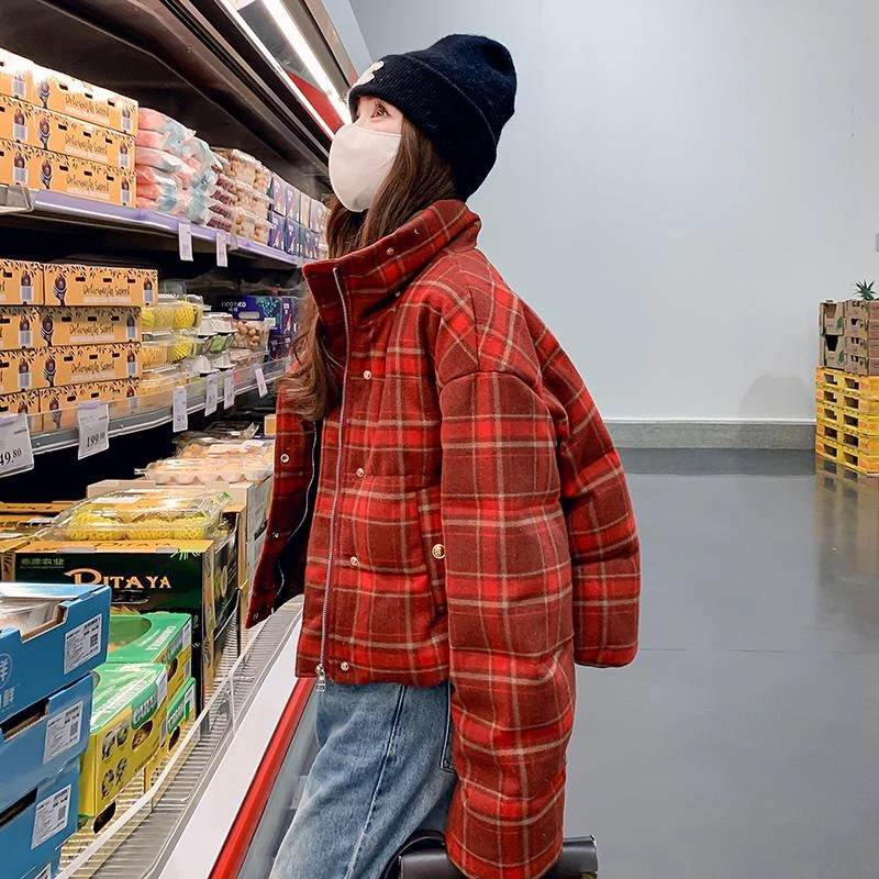 红色短款立领羽绒服女冬季2025新款加厚今年流行百搭白鸭绒面包服