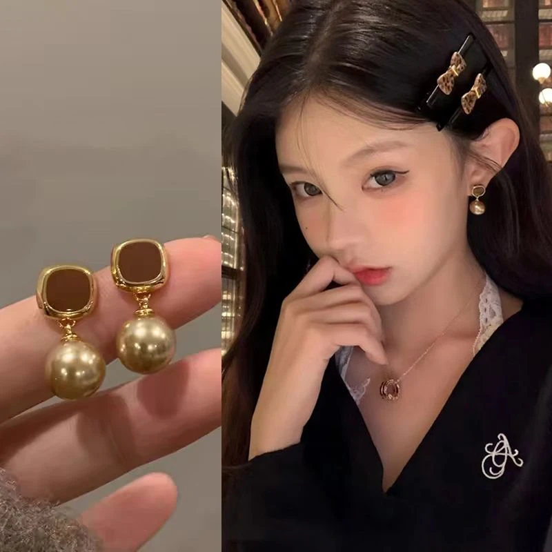 美拉德耳环女轻奢高级感耳钉2024新款爆款秋冬女人味小众耳饰