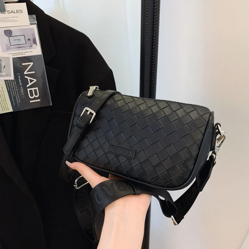 新春个性编织纹宽带小包包女百搭时尚单肩包高级质感爆款斜挎包包