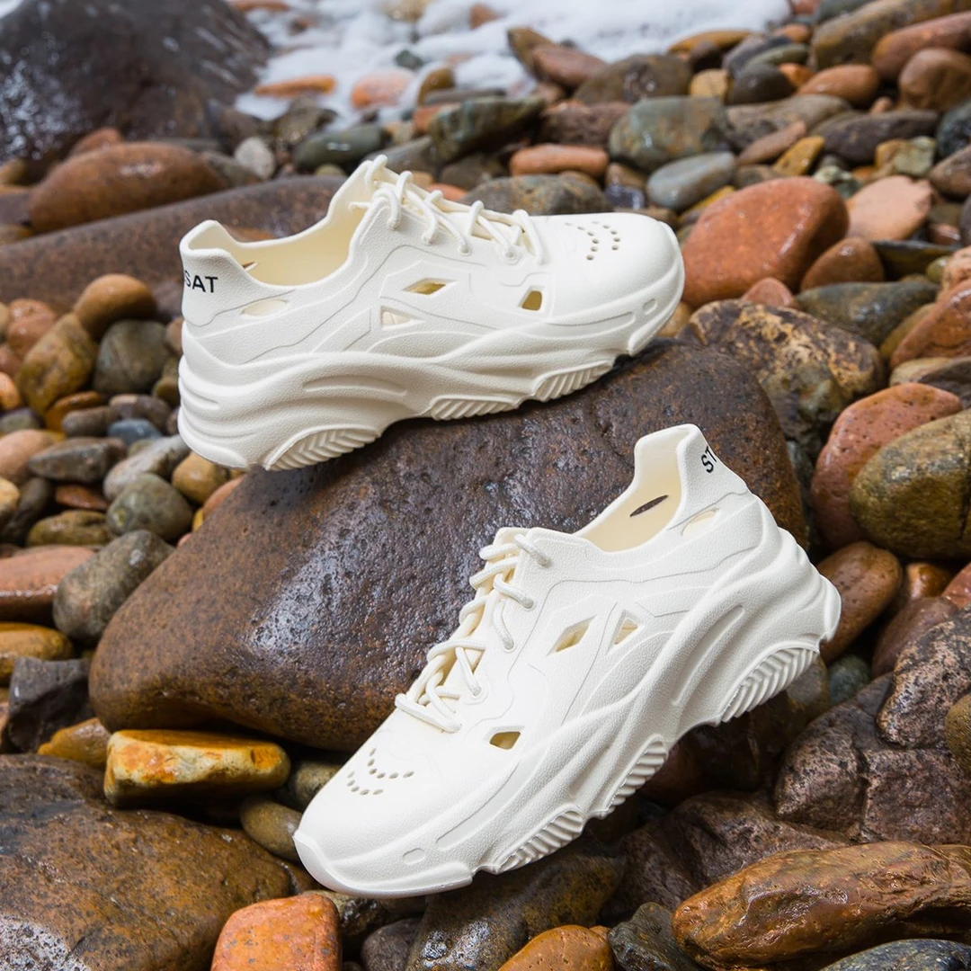 星期六踩屎感时尚凉鞋女2024春夏新款网红增高防滑软底沙滩洞洞鞋