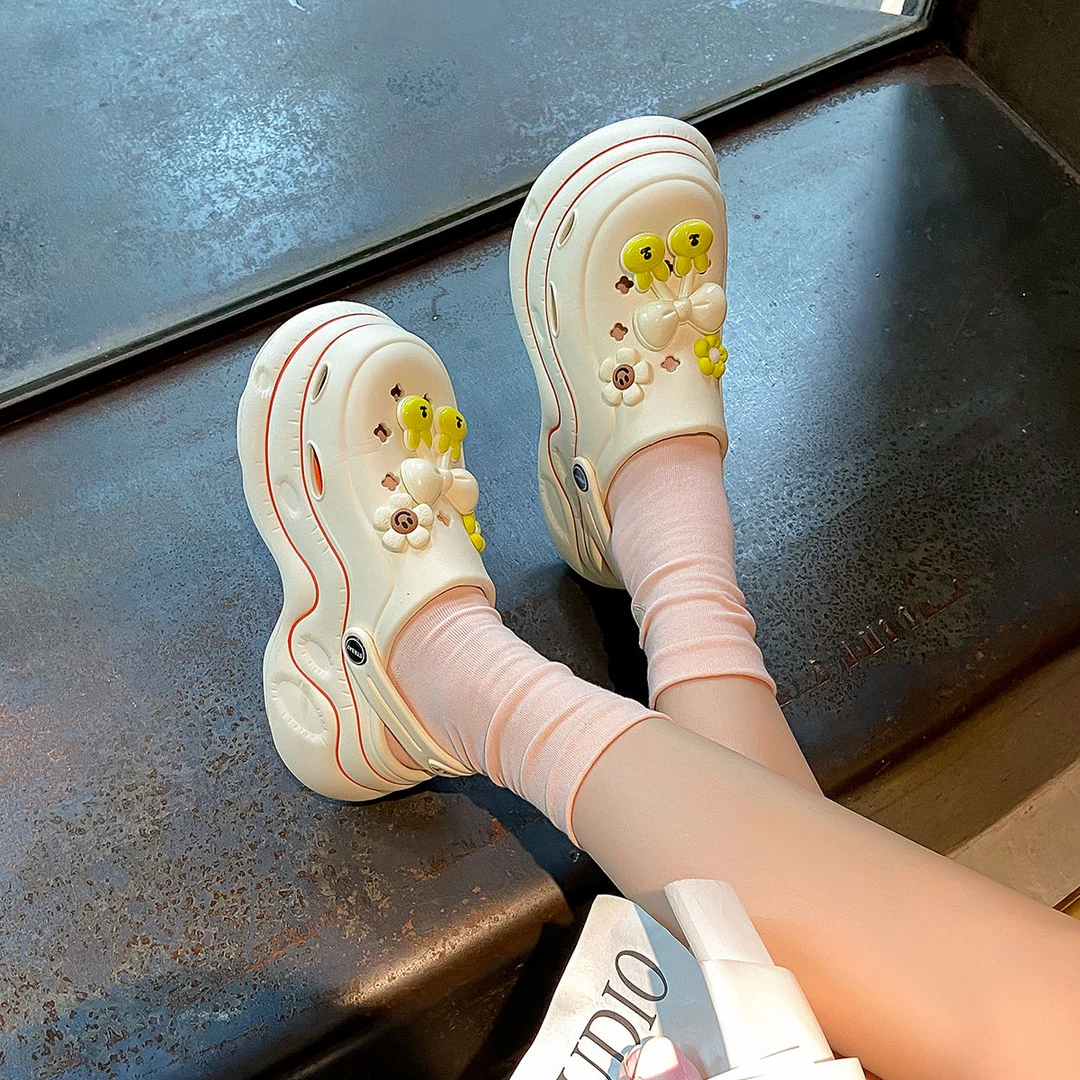 星期六甜酷洞洞鞋女2024年夏休闲踩屎感防滑厚底增高可爱两穿凉拖