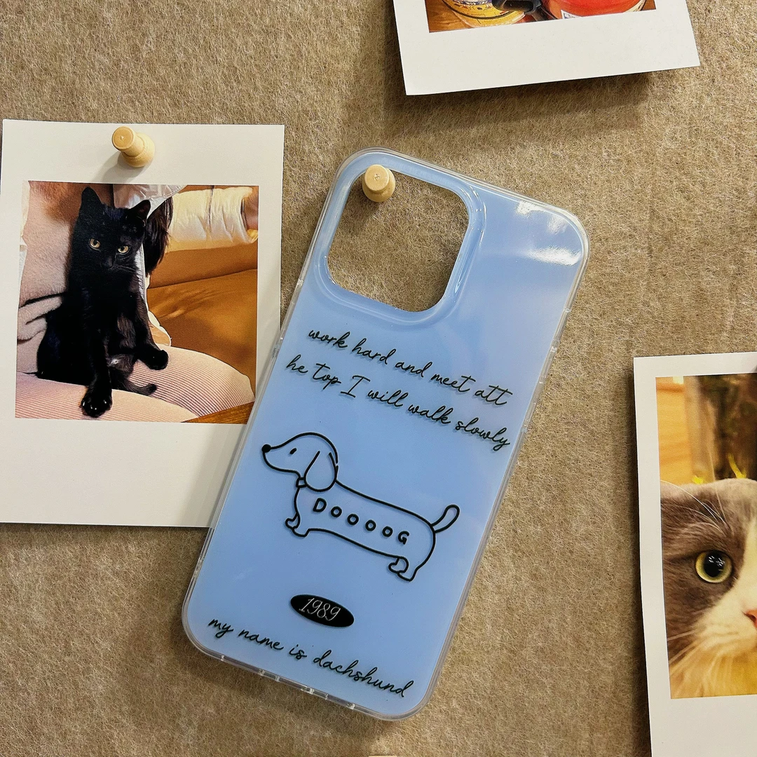 小众卡通手机壳个性英文蓝色腊肠狗适用iPhone15promax/14/13/12