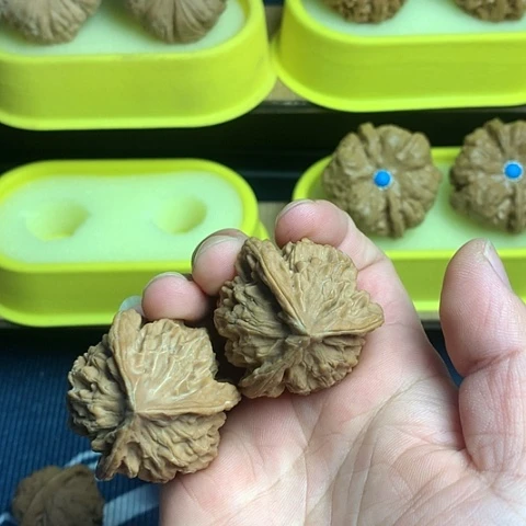 核桃核雕w****g三棱三棱