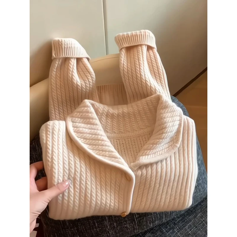 CHAO推荐~软呼呼翻领牛角扣毛衣外套女慵懒风复古针织衫软糯上衣