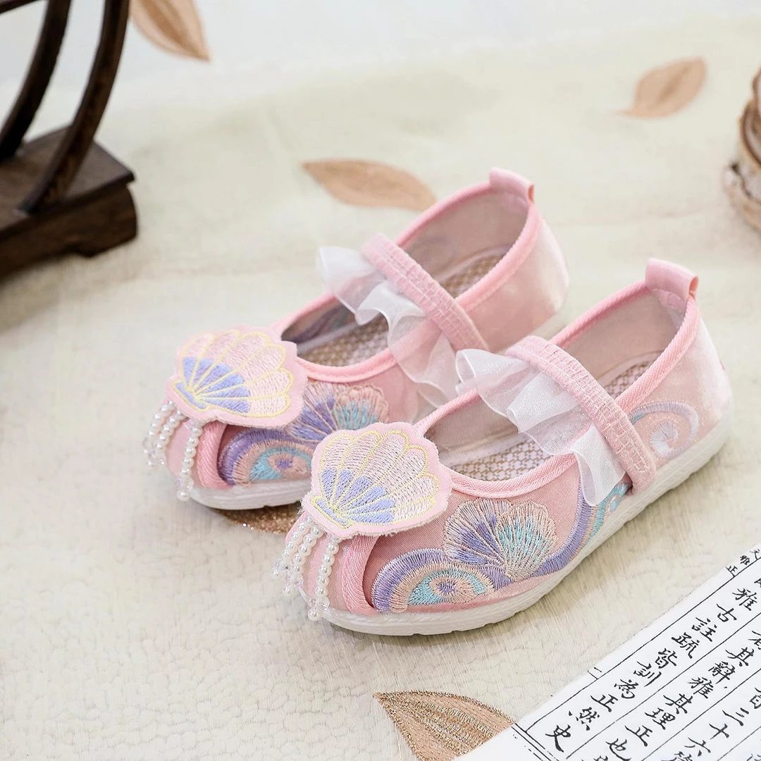 春季女童古风汉服鞋子超仙软底2025春秋配古装单鞋儿童演出绣花鞋