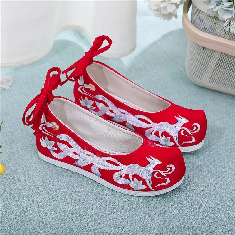 汉服鞋子女成人古风春秋老北京布鞋平底复古学生配古装演出绣花鞋