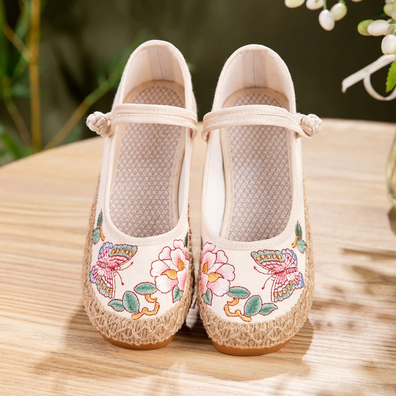 国风汉元素绣花鞋新中式坡跟秋季民族风老北京布鞋古风复古女鞋