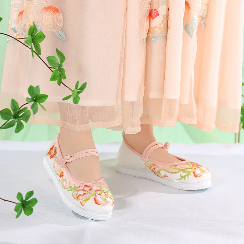 老北京布鞋女秋季平底汉元素搭旗袍古装中式汉服鞋国风妈妈绣花鞋