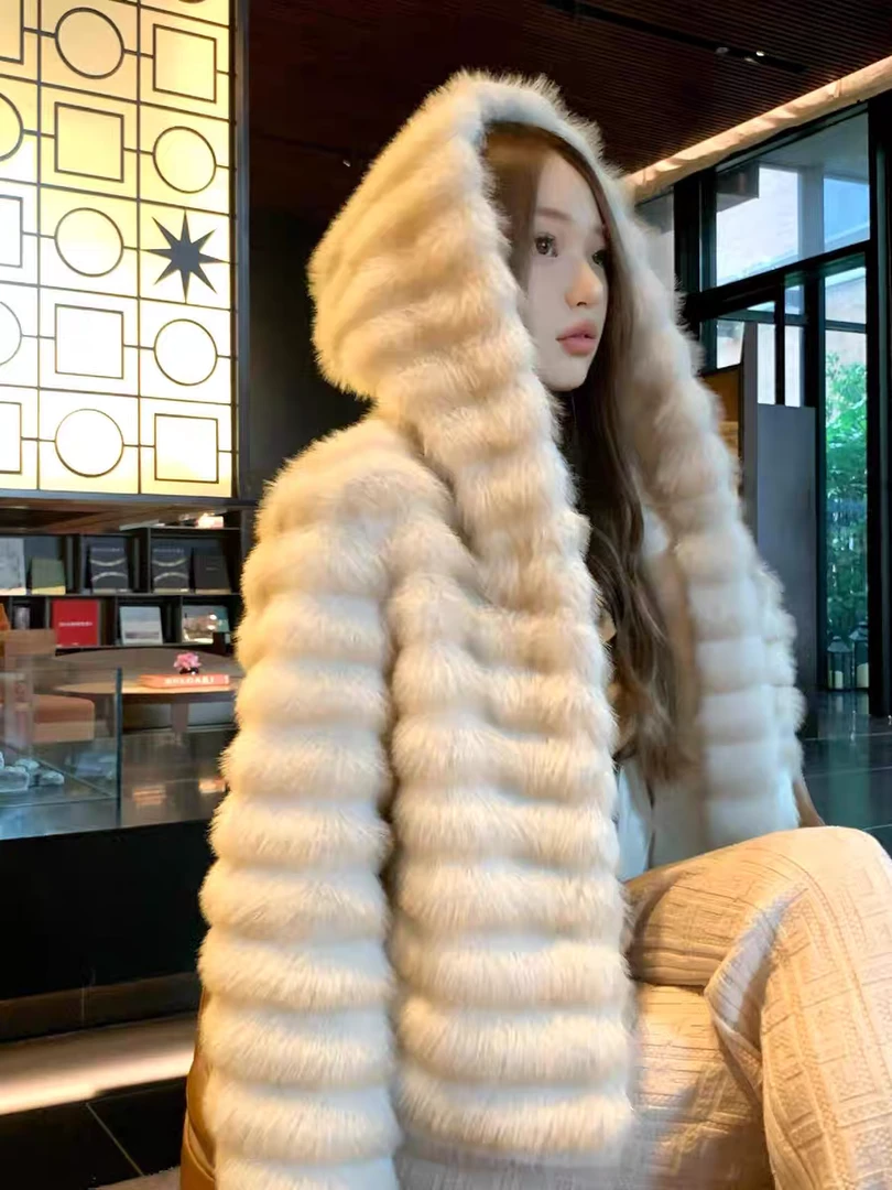 【奶猫初醒】冬季设计师时尚轻奢连帽2024冬新款宽松毛毛外套女